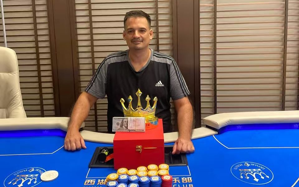 在西哈努克不管是扑克锦标赛还是现金游戏，荣耀扑克俱乐部是很专业的